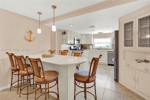 House in Marathon, Florida 3 bedrooms, 122.63 sq.m. № 2042522 - photo 9