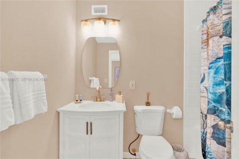 House in Marathon, Florida 3 bedrooms, 122.63 sq.m. № 2042522 - photo 20