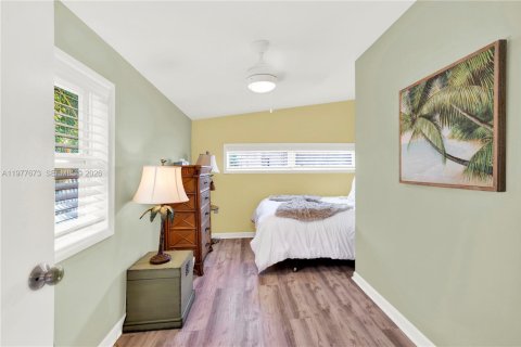 House in Marathon, Florida 3 bedrooms, 122.63 sq.m. № 2042522 - photo 21