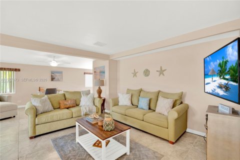 House in Marathon, Florida 3 bedrooms, 122.63 sq.m. № 2042522 - photo 29