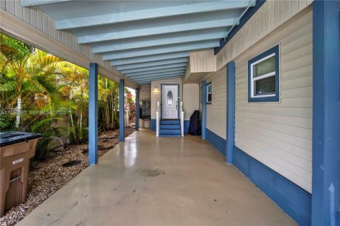 House in Marathon, Florida 3 bedrooms, 122.63 sq.m. № 2042522 - photo 4