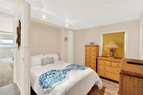 House in Marathon, Florida 3 bedrooms, 122.63 sq.m. № 2042522 - photo 25