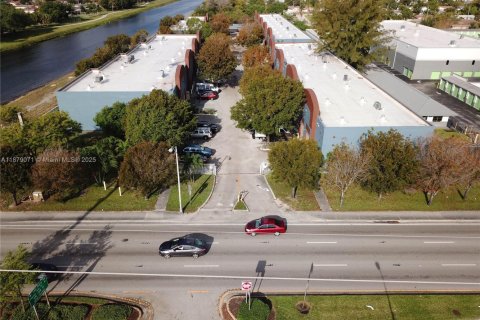 Propiedad comercial en venta en Miami Gardens, Florida № 1921212 - foto 10