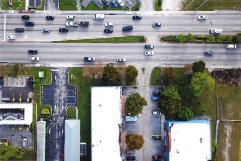 Propiedad comercial en venta en Miami Gardens, Florida № 1921212 - foto 8