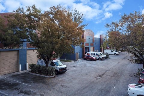 Propiedad comercial en venta en Miami Gardens, Florida № 1921212 - foto 5