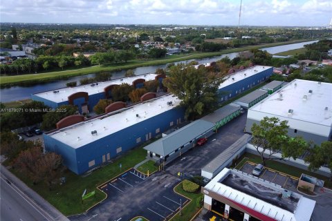 Propiedad comercial en venta en Miami Gardens, Florida № 1921212 - foto 14