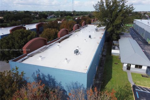 Propiedad comercial en venta en Miami Gardens, Florida № 1921212 - foto 12