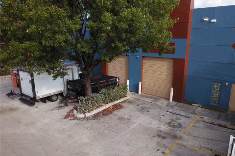 Propiedad comercial en venta en Miami Gardens, Florida № 1921212 - foto 4