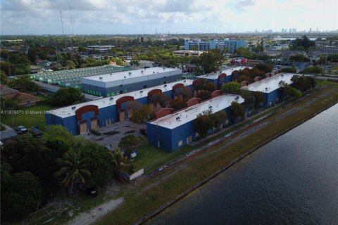 Propiedad comercial en venta en Miami Gardens, Florida № 1921212 - foto 19