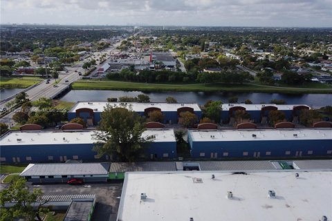 Propiedad comercial en venta en Miami Gardens, Florida № 1921212 - foto 15