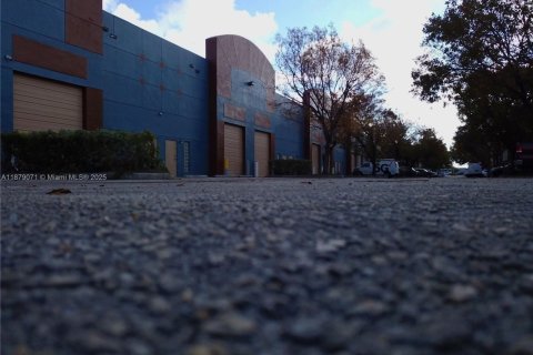 Propiedad comercial en venta en Miami Gardens, Florida № 1921212 - foto 1