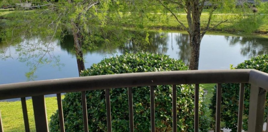 Townhouse in Royal Palm Beach, Florida 2 bedrooms, 102.84 sq.m. № 1223536