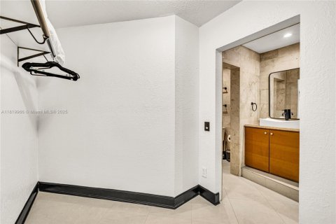 House in Fort Lauderdale, Florida 4 bedrooms, 188.22 sq.m. № 1779159 - photo 29