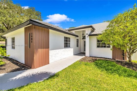 House in Fort Lauderdale, Florida 4 bedrooms, 188.22 sq.m. № 1779159 - photo 2