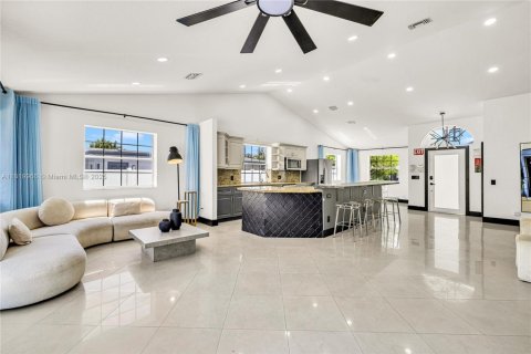 House in Fort Lauderdale, Florida 4 bedrooms, 188.22 sq.m. № 1779159 - photo 18