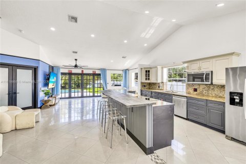 House in Fort Lauderdale, Florida 4 bedrooms, 188.22 sq.m. № 1779159 - photo 11