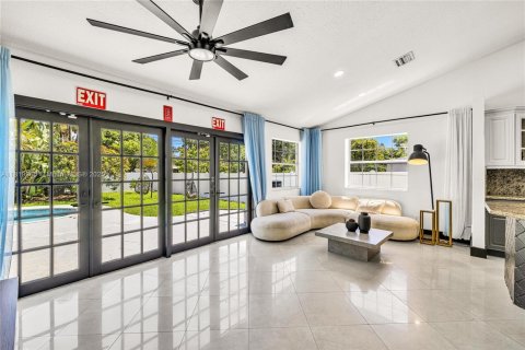 House in Fort Lauderdale, Florida 4 bedrooms, 188.22 sq.m. № 1779159 - photo 17