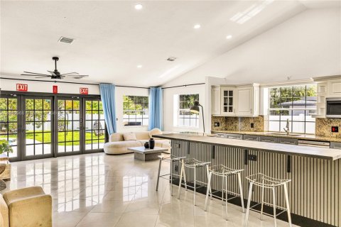 House in Fort Lauderdale, Florida 4 bedrooms, 188.22 sq.m. № 1779159 - photo 8
