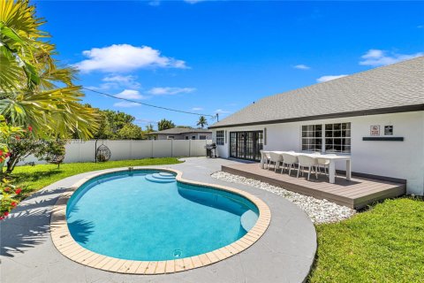 House in Fort Lauderdale, Florida 4 bedrooms, 188.22 sq.m. № 1779159 - photo 1