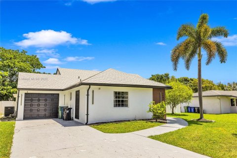House in Fort Lauderdale, Florida 4 bedrooms, 188.22 sq.m. № 1779159 - photo 3