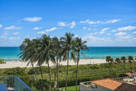 Copropriété à vendre à Miami Beach, Floride: 2 chambres, 126.63 m2 № 2031625 - photo 1