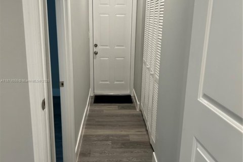 Villa ou maison à louer à Miami, Floride: 4 chambres, 225.1 m2 № 1928226 - photo 14