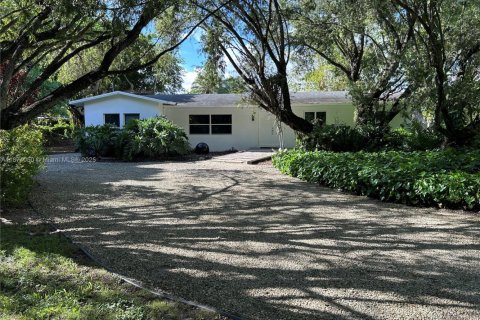 Villa ou maison à louer à Miami, Floride: 4 chambres, 225.1 m2 № 1928226 - photo 1