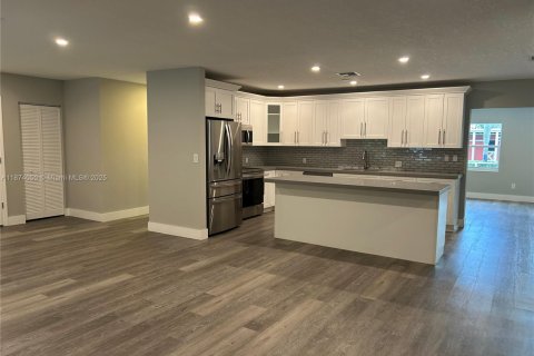 Villa ou maison à louer à Miami, Floride: 4 chambres, 225.1 m2 № 1928226 - photo 7