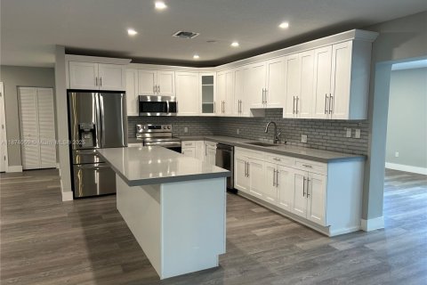 Villa ou maison à louer à Miami, Floride: 4 chambres, 225.1 m2 № 1928226 - photo 8