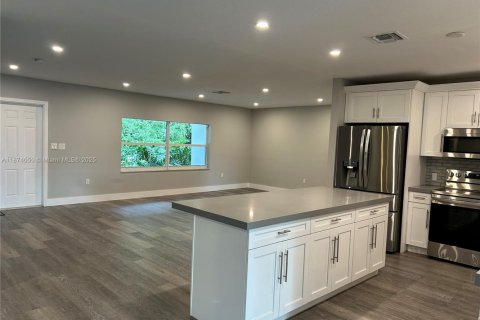 Villa ou maison à louer à Miami, Floride: 4 chambres, 225.1 m2 № 1928226 - photo 6