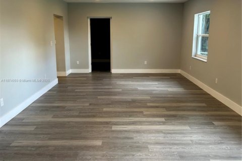 Villa ou maison à louer à Miami, Floride: 4 chambres, 225.1 m2 № 1928226 - photo 9