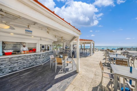Condo in Sunny Isles Beach, Florida  № 1748986 - photo 14
