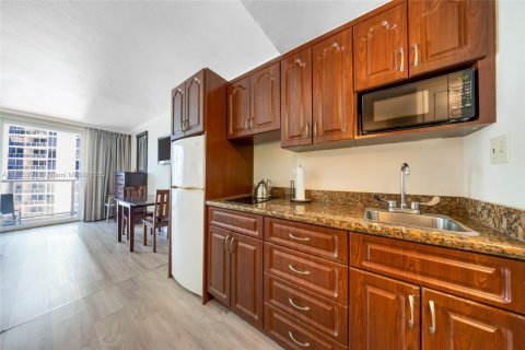 Condo in Sunny Isles Beach, Florida  № 1748986 - photo 25