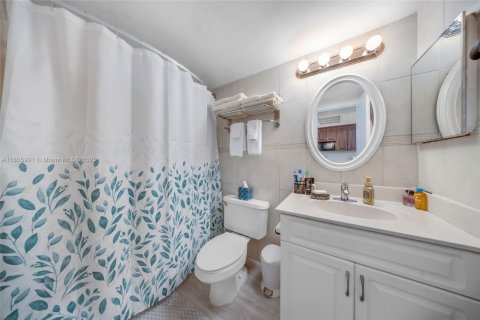 Condo in Sunny Isles Beach, Florida  № 1748986 - photo 24