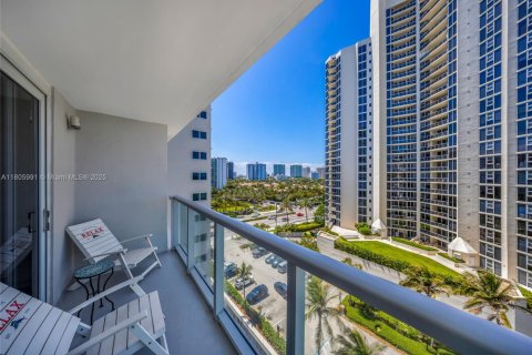 Condo in Sunny Isles Beach, Florida  № 1748986 - photo 4