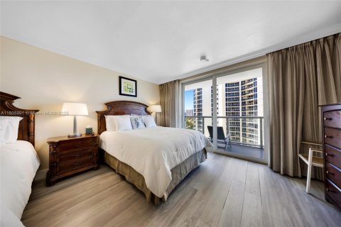 Condo in Sunny Isles Beach, Florida  № 1748986 - photo 28