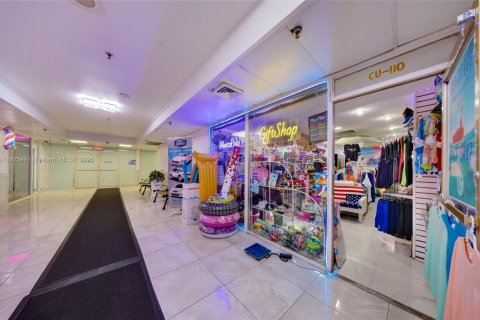 Condo in Sunny Isles Beach, Florida  № 1748986 - photo 19