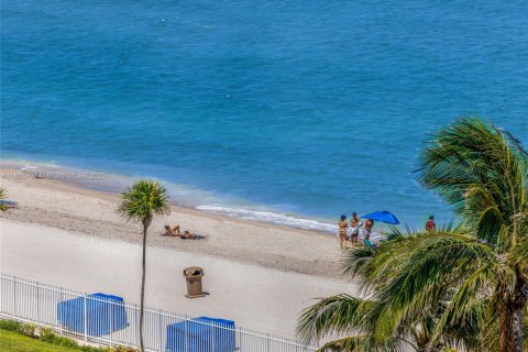 Condo in Sunny Isles Beach, Florida  № 1748986 - photo 7