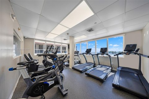 Condo in Sunny Isles Beach, Florida  № 1748986 - photo 16
