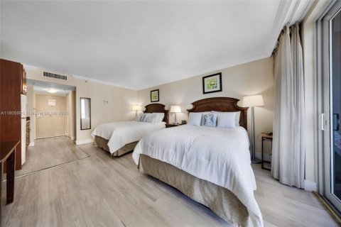 Condo in Sunny Isles Beach, Florida  № 1748986 - photo 1