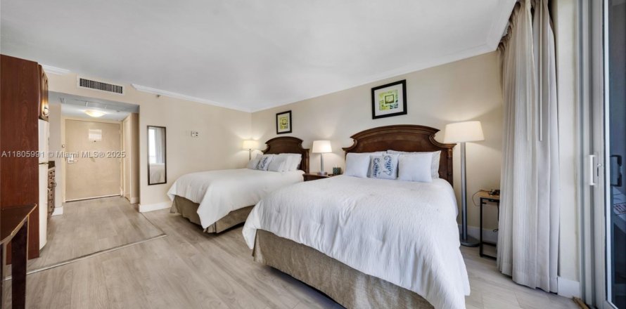 Studio in the Condo in Sunny Isles Beach, Florida  № 1748986