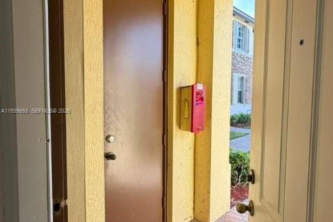 Copropriété à louer à Homestead, Floride: 3 chambres, 98.66 m2 № 1997668 - photo 4