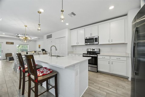Casa en venta en Port Charlotte, Florida, 3 dormitorios, 150.5 m2 № 1911745 - foto 4