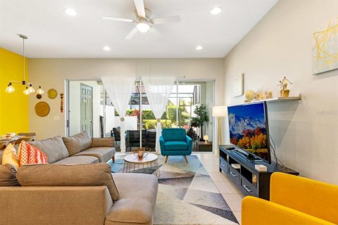 Townhouse in Davenport, Florida 4 bedrooms, 182.09 sq.m. № 2099335 - photo 4