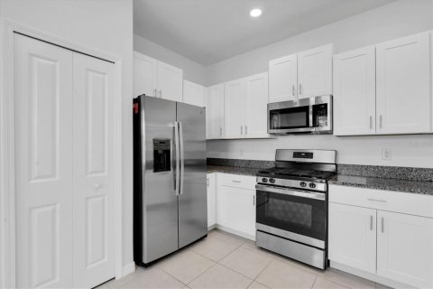 Townhouse in New Port Richey, Florida 2 bedrooms, 143.16 sq.m. № 2103778 - photo 22
