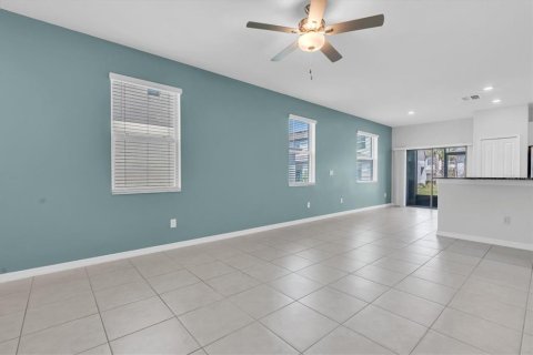 Townhouse in New Port Richey, Florida 2 bedrooms, 143.16 sq.m. № 2103778 - photo 17