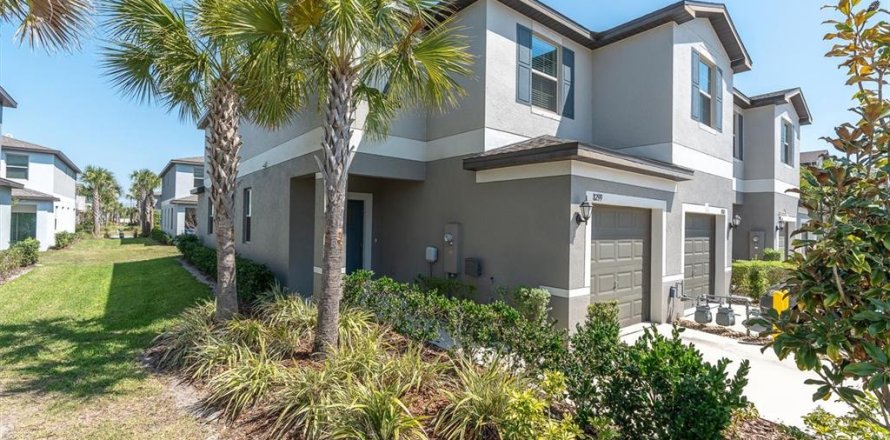 Townhouse in New Port Richey, Florida 2 bedrooms, 143.16 sq.m. № 2103778