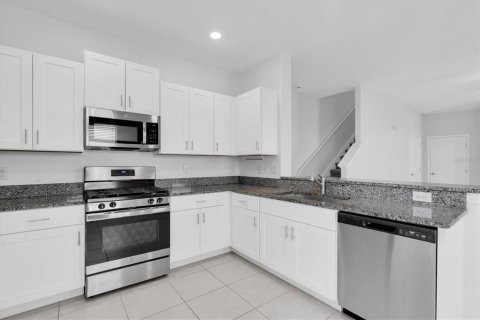 Townhouse in New Port Richey, Florida 2 bedrooms, 143.16 sq.m. № 2103778 - photo 4