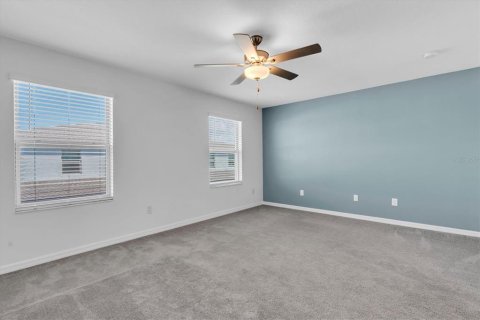 Townhouse in New Port Richey, Florida 2 bedrooms, 143.16 sq.m. № 2103778 - photo 11