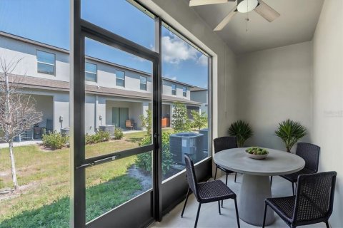Townhouse in New Port Richey, Florida 2 bedrooms, 143.16 sq.m. № 2103778 - photo 7